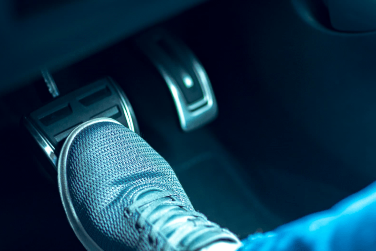 Τι συμβαίνει όταν νιώθετε το πεντάλ φρένου μαλακό